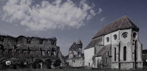 Primul edificiu gotic de pe teritoriul României: Mânăstirea cisterciană Cârța